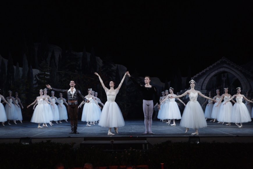 Teatro Massimo, l'appello dei corpi di ballo: "Stop al precariato".